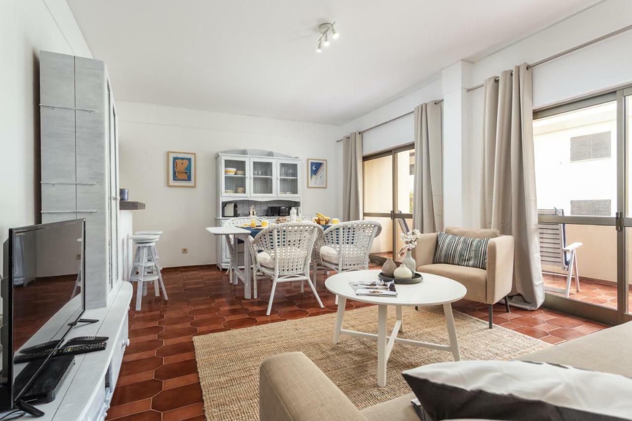 Lagos Apartment Ap Praia Dona Ana Bagian luar foto